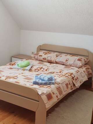 Гостевой дом Sobe Zarubica Жабляк Двухместный номер с 2 отдельными кроватями, вид на сад-2